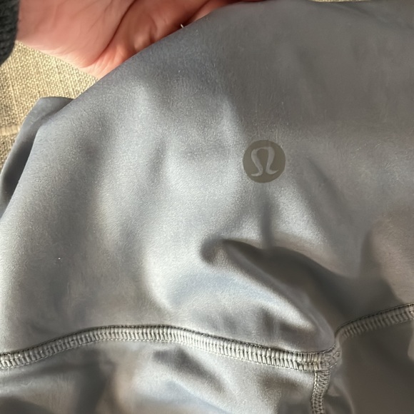 Baby blue lululemon leggings size 2 Aline leggings - Picture 3 of 3